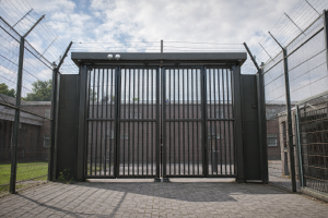 Van Dames in de dop naar dame in de bajes